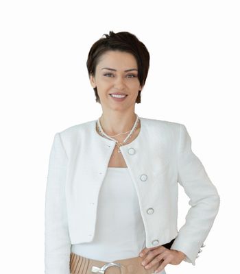 Portrait of Inna Sych, REALTOR®.